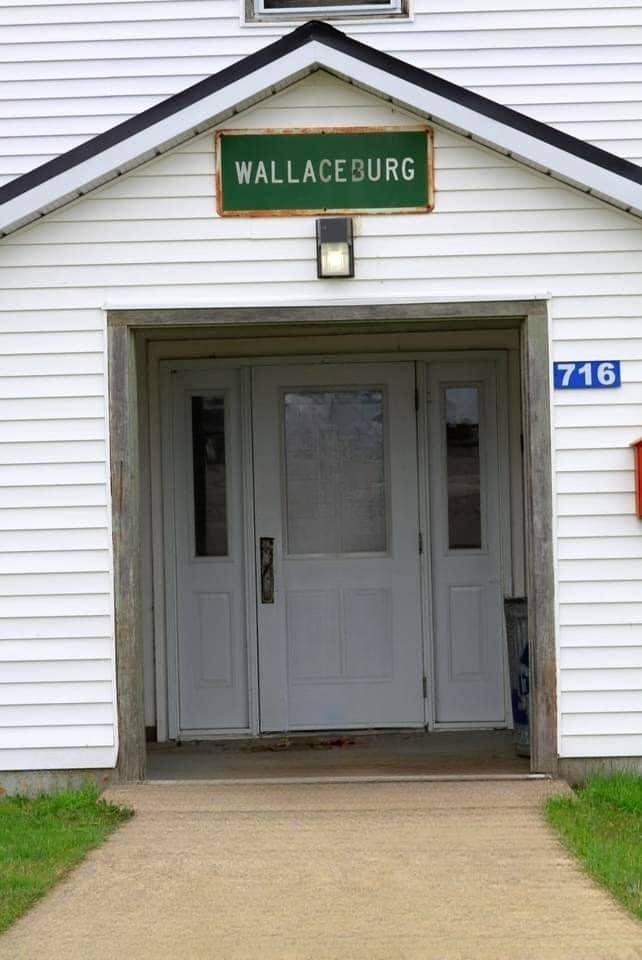 Wallaceburg34-3S(front)716 Lancaster Drive